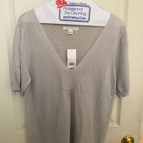 Banana Republic Sweaters - Brand New With Tags Small Lightweight Banana Republic Grey short sleeve sweater